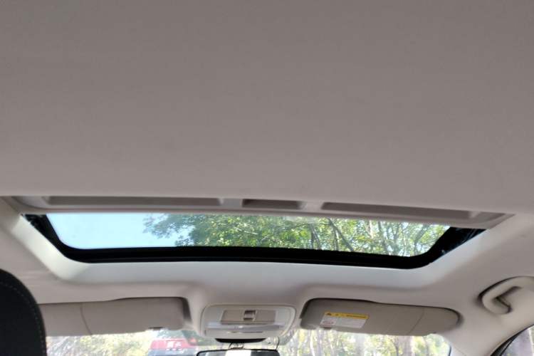 Used Roewe i5 2020 1.5L Automatic 4G Connected Linghao Edition Headliner