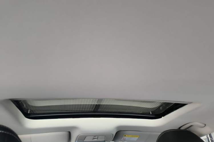 Used Roewe i5 2020 1.5L Automatic 4G Connect Luxury Flagship Edition Headliner