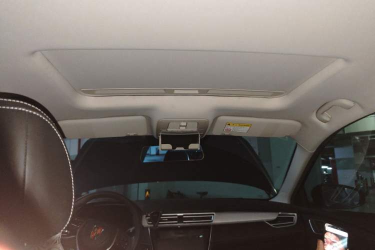 Used Roewe i5 2020 1.5L Automatic 4G Connect Luxury Flagship Edition Headliner