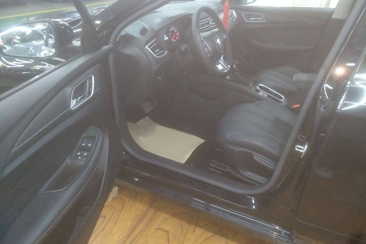 Used Roewe i5 2020 1.5L Automatic 4G Connected Linghao Edition Interior 3