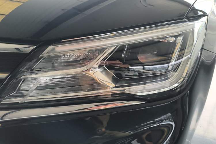 Used Roewe i5 2020 1.5L Automatic 4G Connect Luxury Flagship Edition Left Front Headlight