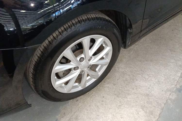 Used Roewe i5 2020 1.5L Automatic 4G Connected Linghao Edition Left Front Wheel Hub