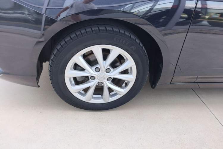 Used Roewe i5 2020 1.5L Automatic 4G Connected Linghao Edition Left Front Wheel Hub