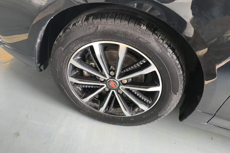 Used Roewe i5 2020 1.5L Automatic 4G Connect Luxury Flagship Edition Left Front Wheel Hub