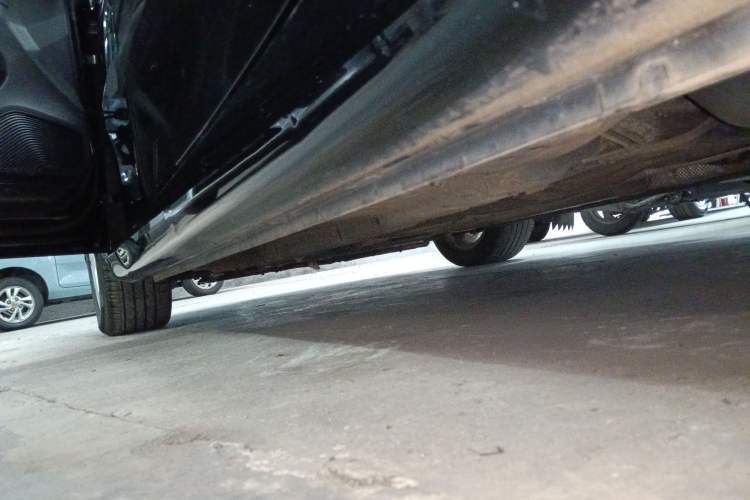 Used Roewe i5 2020 1.5L Automatic 4G Connected Linghao Edition Left Side Sill