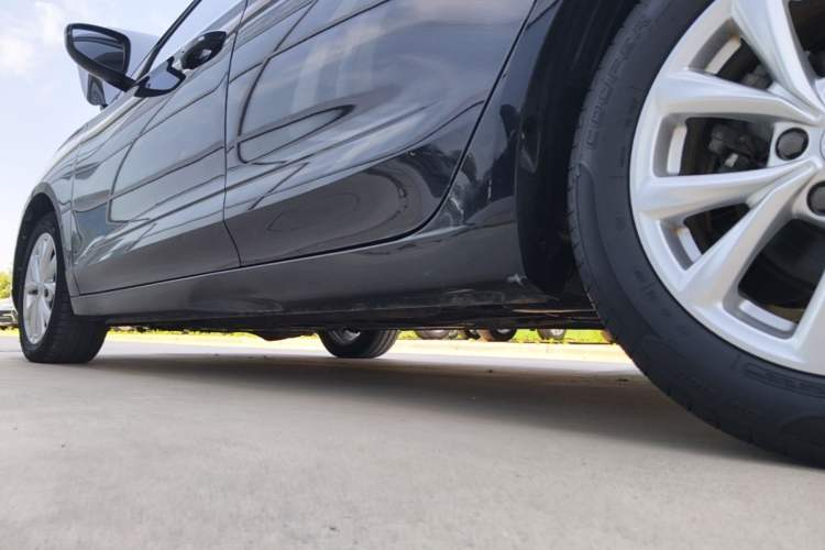 Used Roewe i5 2020 1.5L Automatic 4G Connected Linghao Edition Left Side Sill