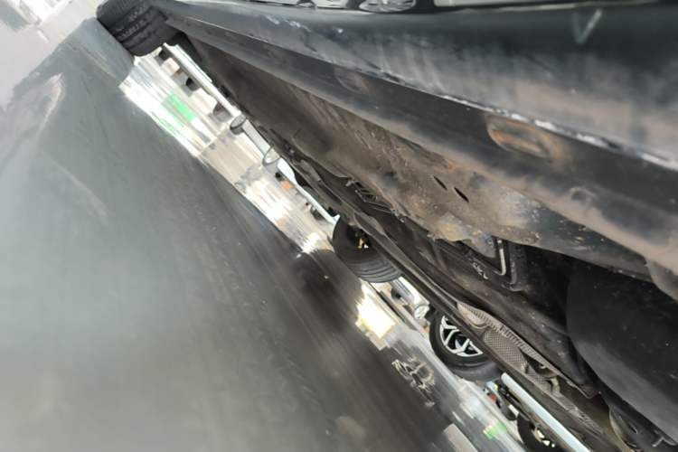 Used Roewe i5 2020 1.5L Automatic 4G Connect Luxury Flagship Edition Left Side Sill