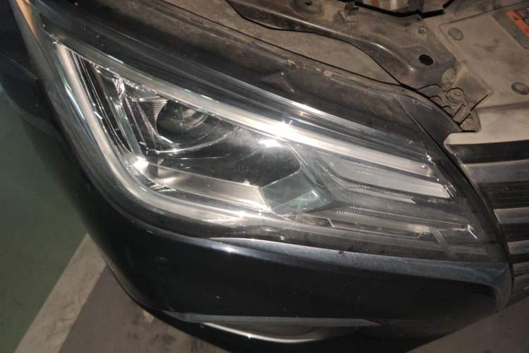 Used Roewe i5 2020 1.5L Automatic 4G Connect Luxury Flagship Edition Right Front Headlight
