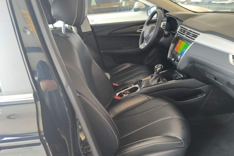 Used Roewe i5 2020 1.5L Automatic 4G Connect Luxury Flagship Edition Right Front Seat