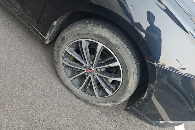Used Roewe i5 2020 1.5L Automatic 4G Connect Luxury Flagship Edition Right Front Wheel Hub