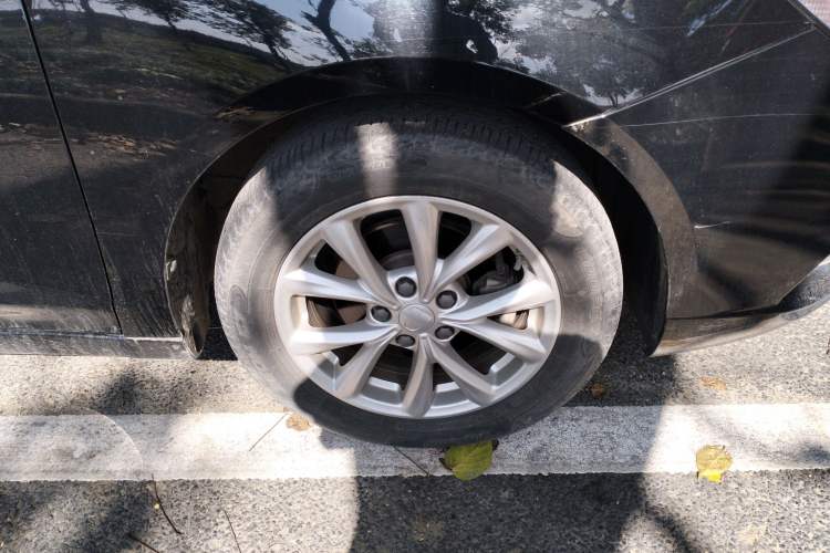 Used Roewe i5 2020 1.5L Automatic 4G Connected Linghao Edition Right Front Wheel Hub