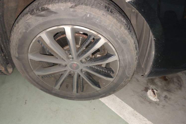 Used Roewe i5 2020 1.5L Automatic 4G Connect Luxury Flagship Edition Right Front Wheel Hub