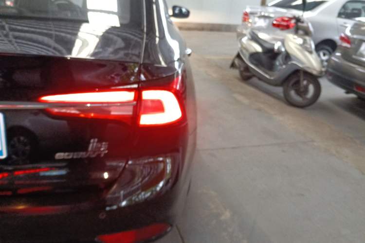 Used Roewe i5 2020 1.5L Automatic 4G Connected Linghao Edition Right Rear Taillight