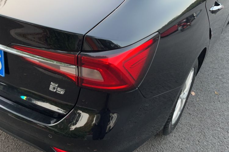Used Roewe i5 2020 1.5L Automatic 4G Connected Linghao Edition Right Rear Taillight
