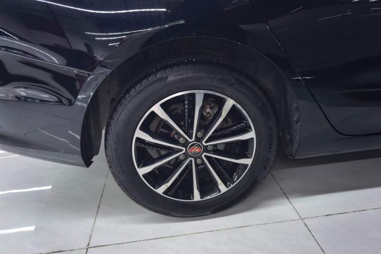Used Roewe i5 2020 1.5L Automatic 4G Connect Luxury Flagship Edition Right Rear Wheel Hub