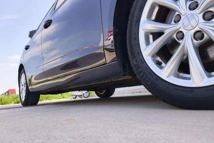 Used Roewe i5 2020 1.5L Automatic 4G Connected Linghao Edition Right Side Sill