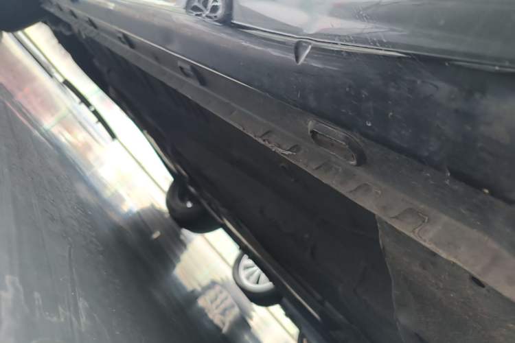 Used Roewe i5 2020 1.5L Automatic 4G Connect Luxury Flagship Edition Right Side Sill