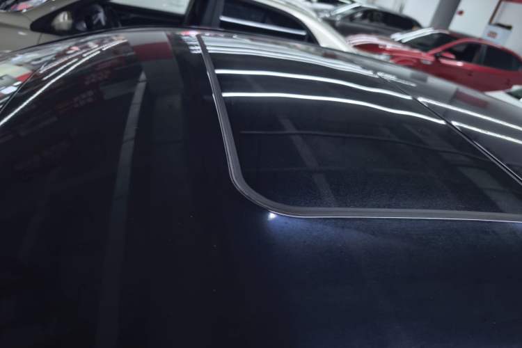 Used Roewe i5 2020 1.5L Automatic 4G Connect Luxury Flagship Edition Roof