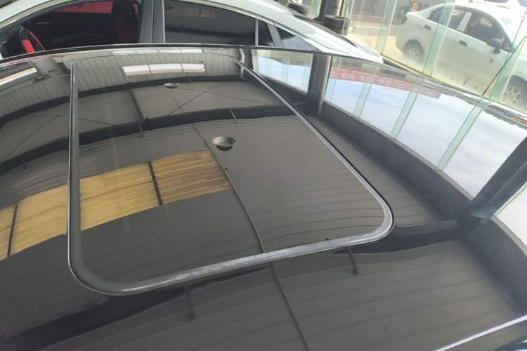 Used Roewe i5 2020 1.5L Automatic 4G Connect Luxury Flagship Edition Roof