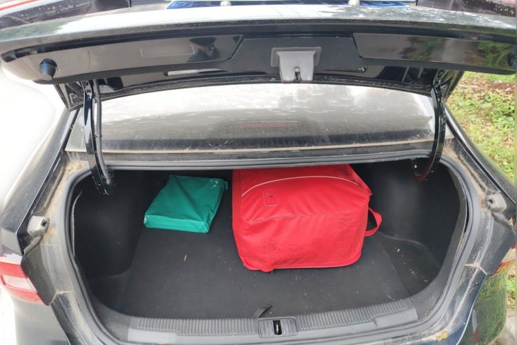 Used Roewe i5 2020 1.5L Automatic 4G Connected Linghao Edition Trunk