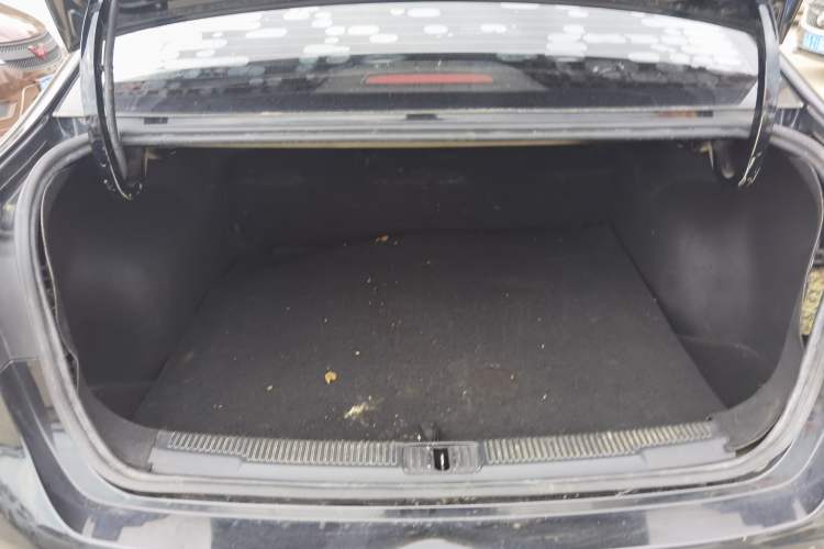 Used Roewe i5 2020 1.5L Automatic 4G Connect Luxury Flagship Edition Trunk