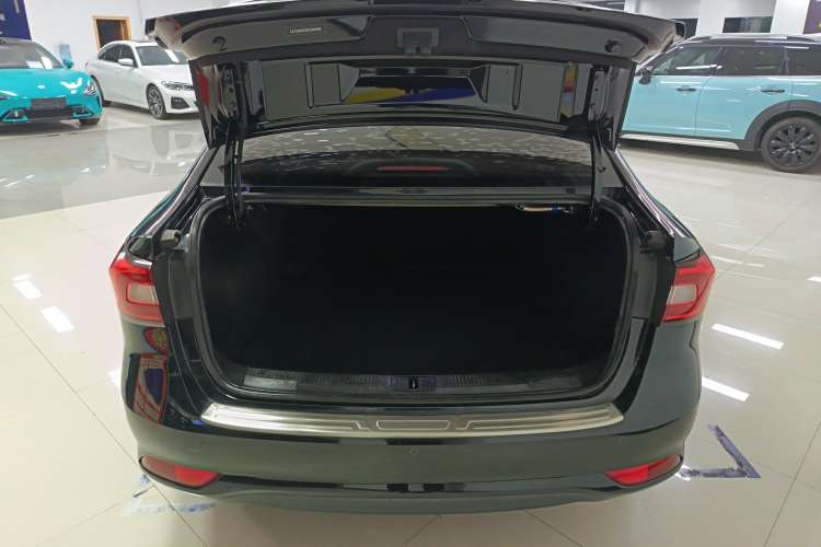 Used Roewe i5 2020 1.5L Automatic 4G Connected Linghao Edition Trunk
