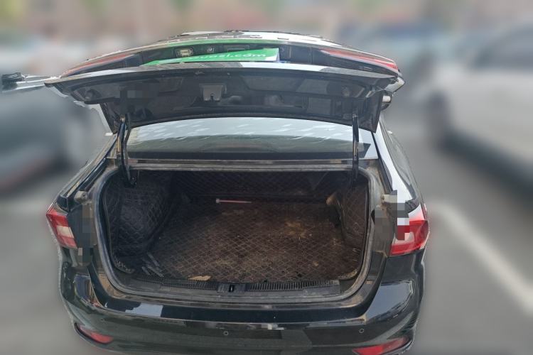 Used Roewe i5 2020 1.5L Automatic 4G Connect Luxury Flagship Edition Trunk