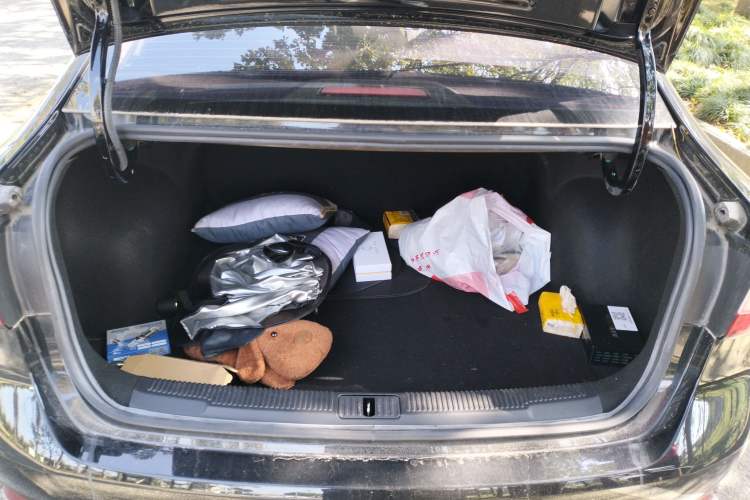 Used Roewe i5 2020 1.5L Automatic 4G Connected Linghao Edition Trunk