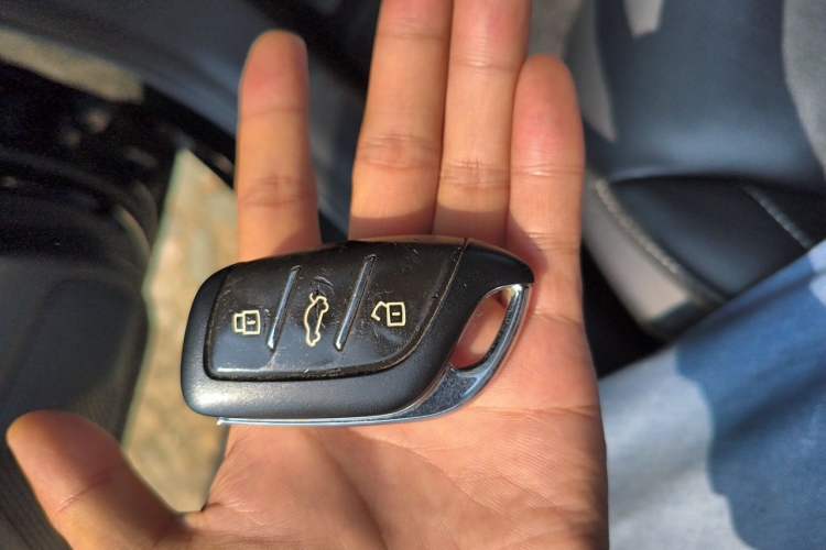 Used Roewe i5 2020 1.5L Automatic 4G Connect Luxury Flagship Edition Vehicle Key