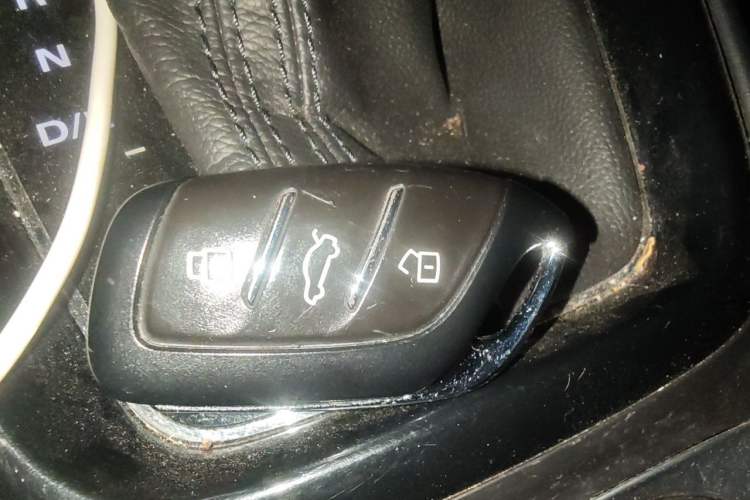 Used Roewe i5 2020 1.5L Automatic 4G Connect Luxury Flagship Edition Vehicle Key