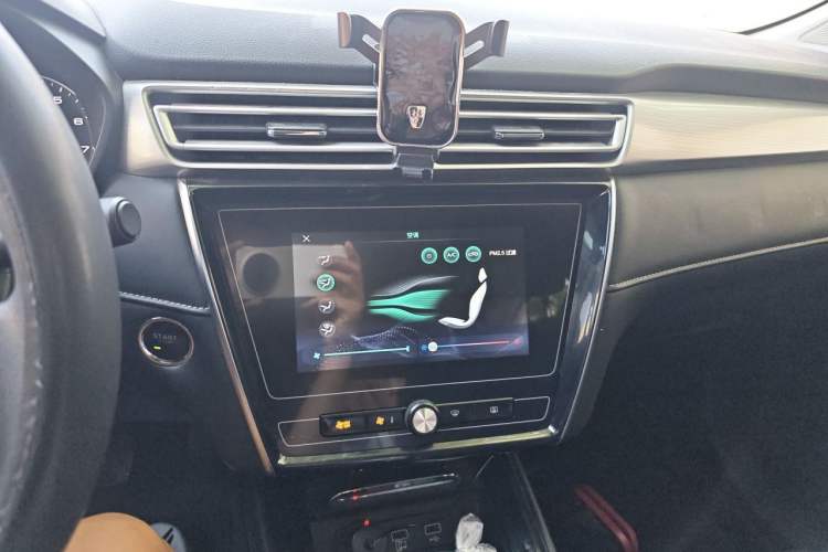 Used Roewe i5 2020 1.5L Automatic 4G Connected Linghao Edition Audio And AC Panel