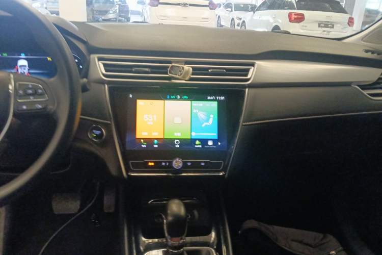 Used Roewe i5 2020 1.5L Automatic 4G Connect Luxury Flagship Edition Audio And AC Panel