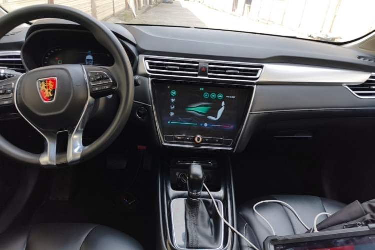 Used Roewe i5 2020 1.5L Automatic 4G Connect Luxury Flagship Edition Audio And AC Panel