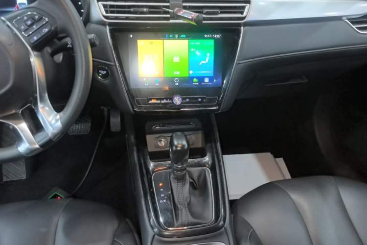 Used Roewe i5 2020 1.5L Automatic 4G Connect Luxury Flagship Edition Audio And AC Panel