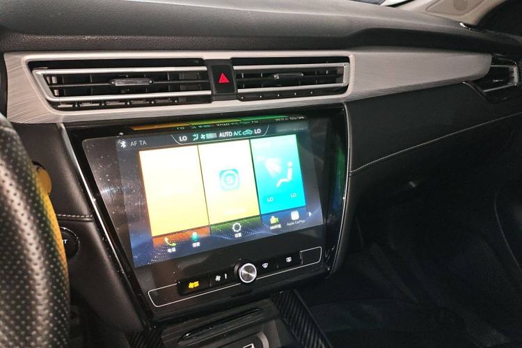 Used Roewe i5 2020 1.5L Automatic 4G Connect Luxury Flagship Edition Audio And AC Panel