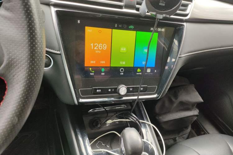 Used Roewe i5 2020 1.5L Automatic 4G Connect Luxury Flagship Edition Audio And AC Panel