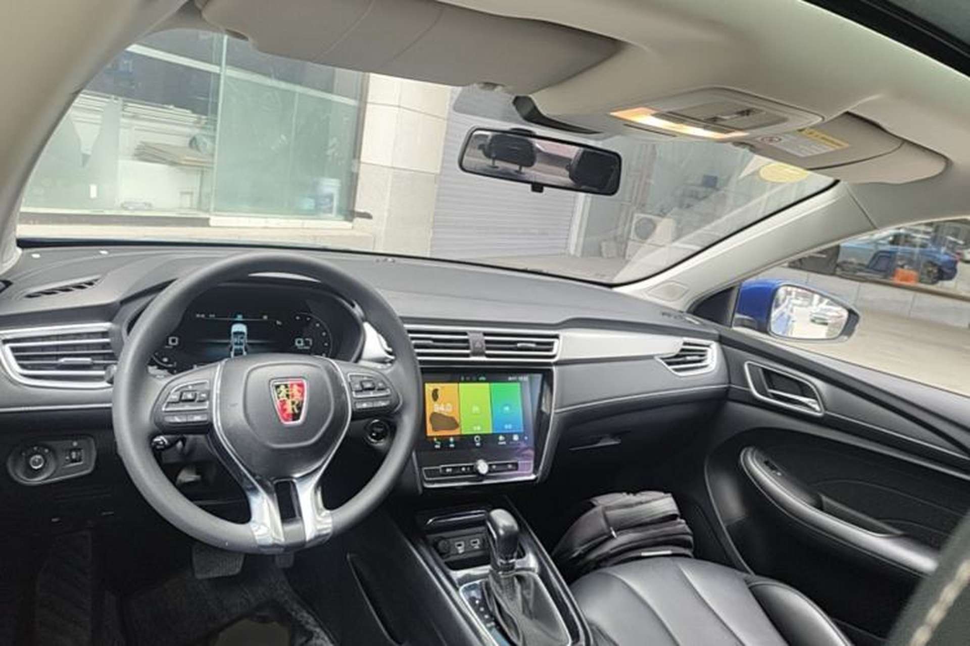 Used Roewe i5 2020 1.5L Automatic 4G Connect Luxury Flagship Edition Center Console
