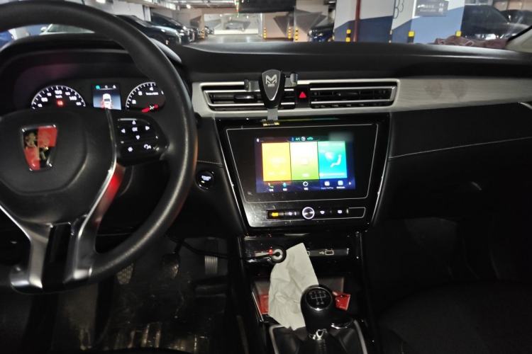 Used Roewe i5 2020 1.5L Manual 4G Connect Luxury Edition Center Console