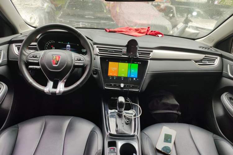 Used Roewe i5 2020 1.5L Automatic 4G Connect Luxury Flagship Edition Center Console