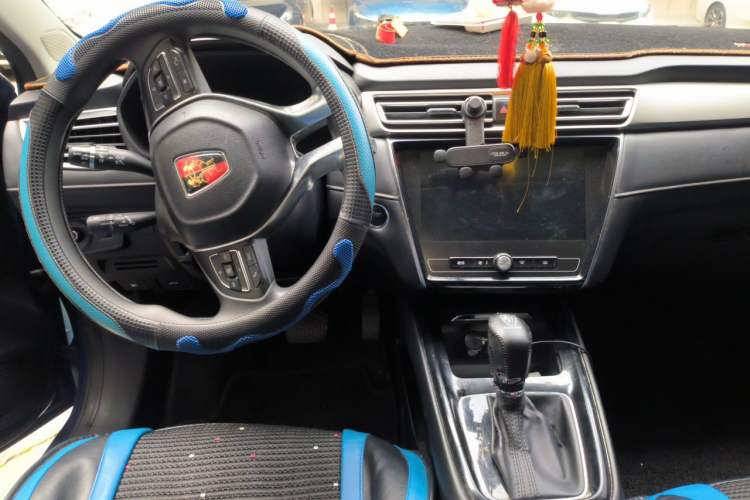 Used Roewe i5 2020 1.5L Automatic 4G Connect Luxury Flagship Edition Center Console