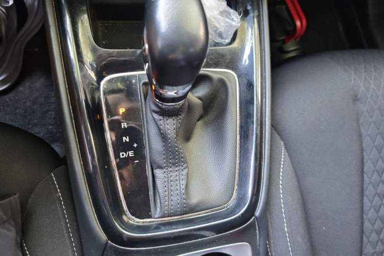 Used Roewe i5 2020 1.5L Automatic 4G Connected Linghao Edition Gear Lever