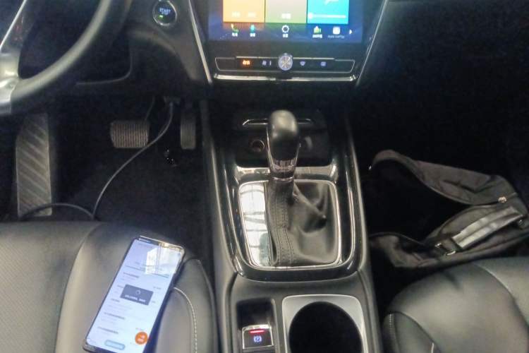 Used Roewe i5 2020 1.5L Automatic 4G Connect Luxury Flagship Edition Gear Lever