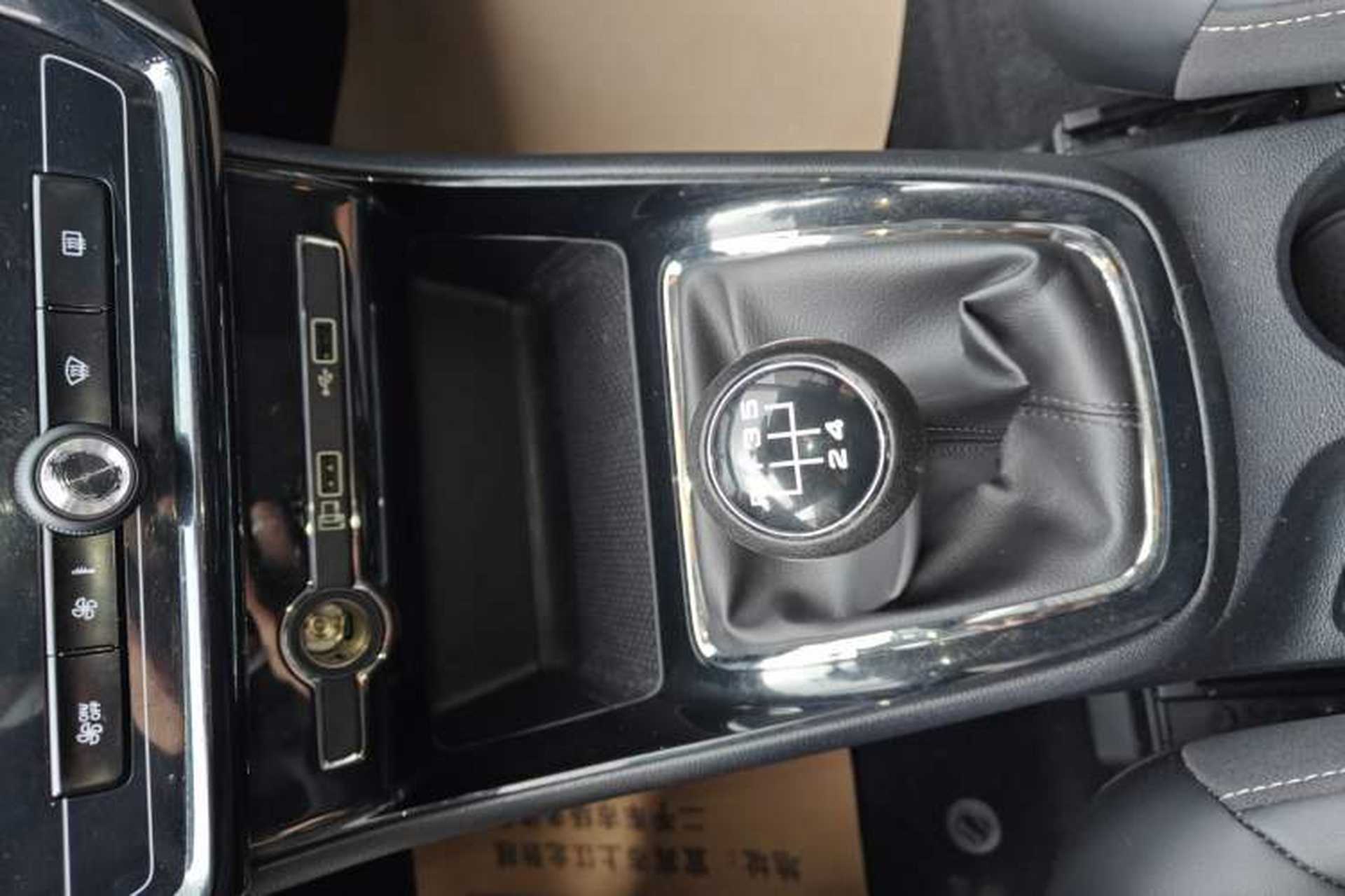 Used Roewe i5 2020 1.5L Manual 4G Connect Leehao Flagship Edition Gear Lever