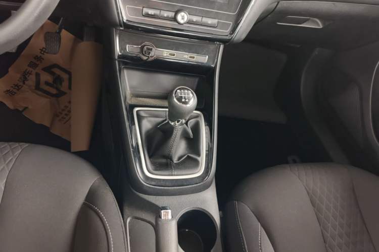 Used Roewe i5 2020 1.5L Manual 4G Connect Luxury Edition Gear Lever