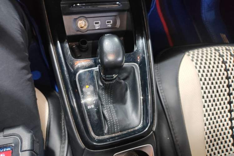 Used Roewe i5 2020 1.5L Automatic 4G Connected Linghao Edition Gear Lever