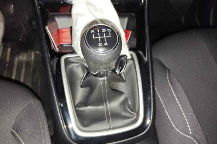 Used Roewe i5 2020 1.5L Manual 4G Connect Luxury Edition Gear Lever