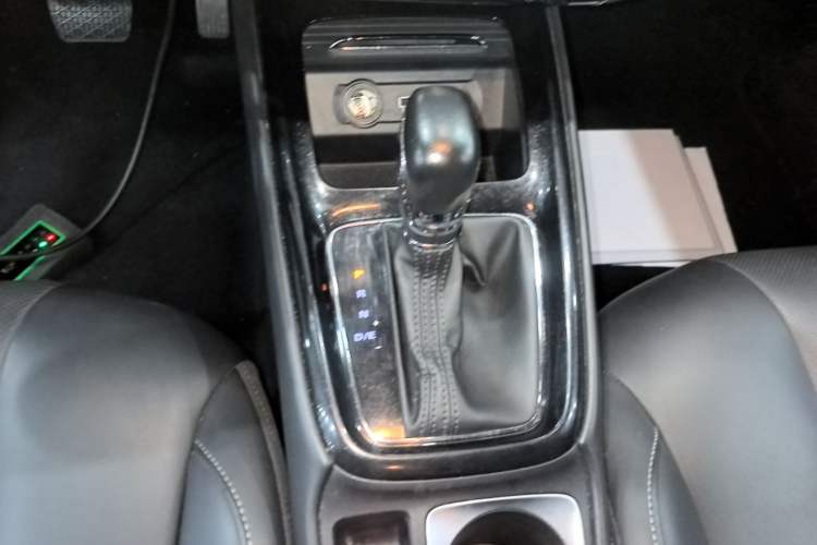 Used Roewe i5 2020 1.5L Automatic 4G Connect Luxury Flagship Edition Gear Lever