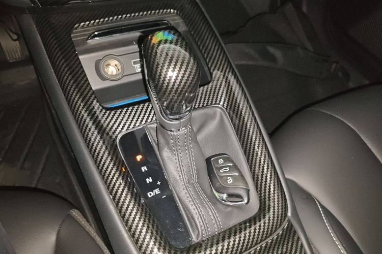 Used Roewe i5 2020 1.5L Automatic 4G Connect Luxury Flagship Edition Gear Lever