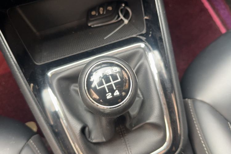Used Roewe i5 2020 1.5L Manual 4G Connect Leehao Flagship Edition Gear Lever
