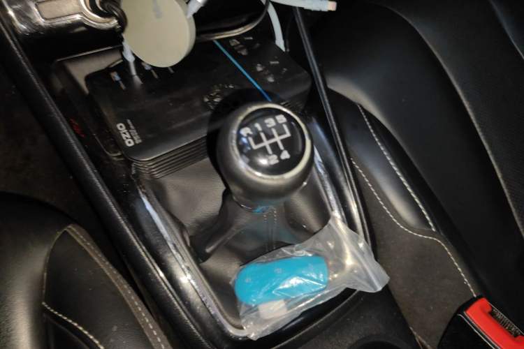 Used Roewe i5 2020 1.5L Manual 4G Connect Leehao Flagship Edition Gear Lever